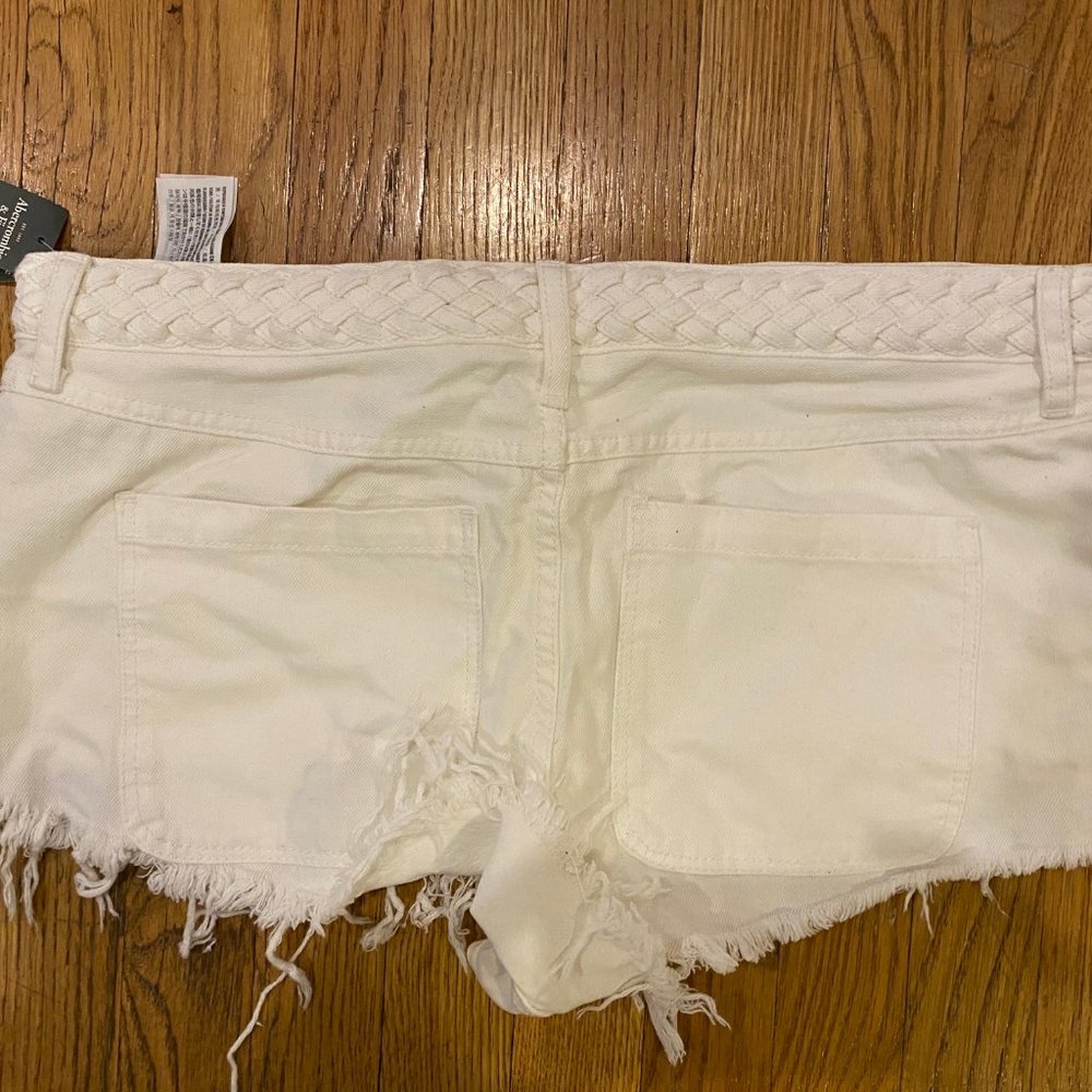NWT White High Rise Abercrombie Shorts - Picture 4 of 4